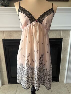 Sheer Pale Pink Lingerie with Black Lace & Floral Hem Apt 9 Size Large Nightie